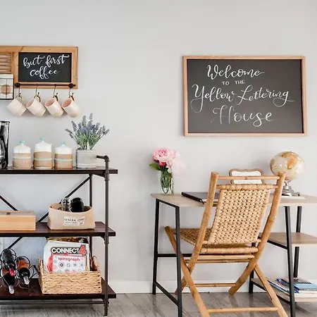 Creative Haven Chic 3-Bedroom With Artistic Touches